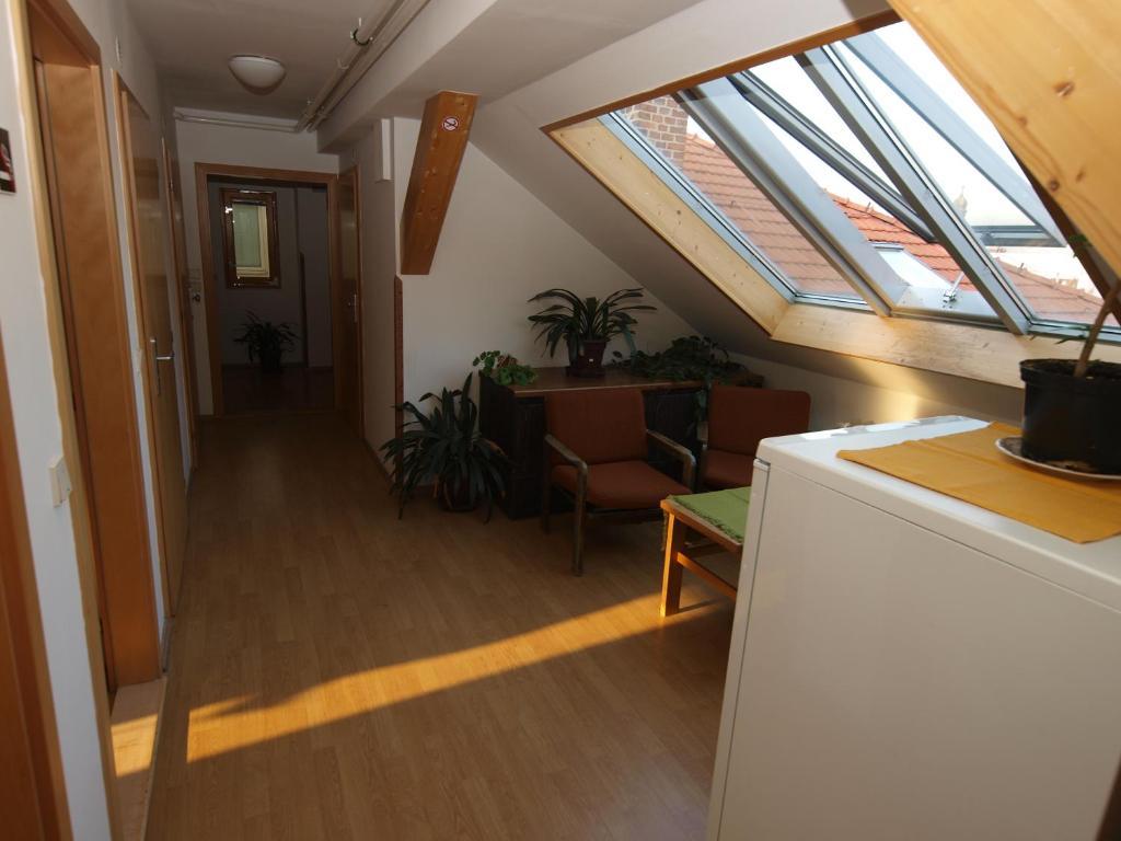 Church Pension Praha - Husuv Dum Room photo