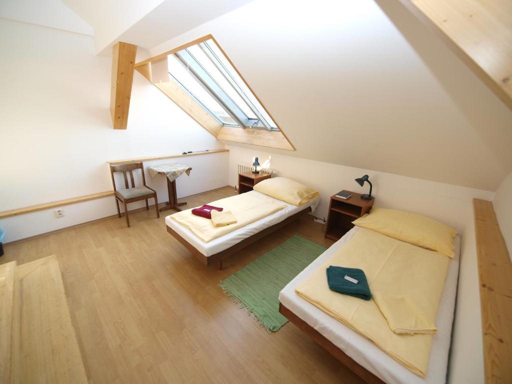 Church Pension Praha - Husuv Dum Room photo