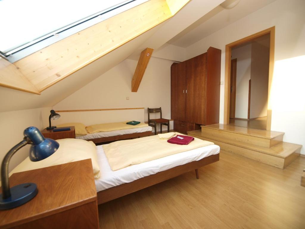 Church Pension Praha - Husuv Dum Room photo