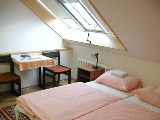 Church Pension Praha - Husuv Dum Room photo