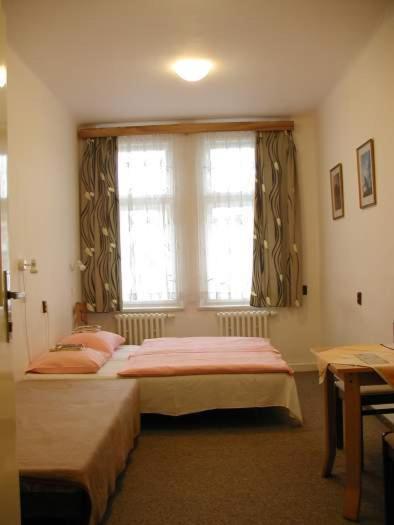 Church Pension Praha - Husuv Dum Room photo