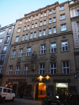 Church Pension Praha - Husuv Dum Exterior photo